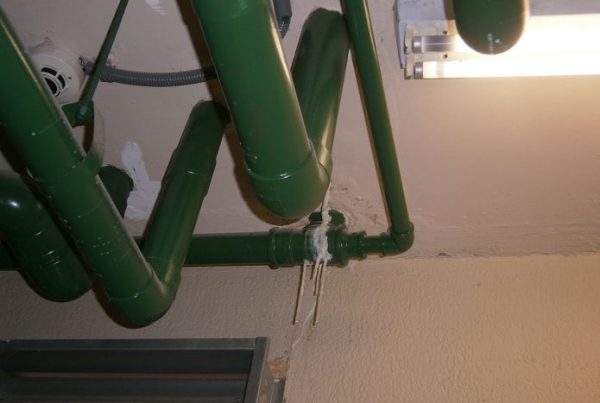 Laudo Tecnico - Vista das Estalactites em Laje de Concreto no Barrilete-min